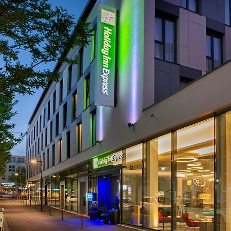 Holiday Inn Express Stuttgart-Waiblingen, An Ihg Hotel Waiblingen  Buitenkant foto